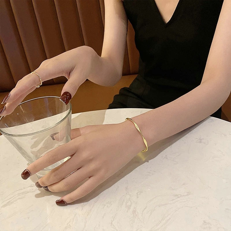 Personalized Classic Premium Retro Twisted Gold Color Metal Bracelet Women New Trend Girls Unusual Jewelry Gift Accessories