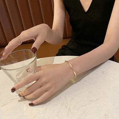 Personalized Classic Premium Retro Twisted Gold Color Metal Bracelet Women New Trend Girls Unusual Jewelry Gift Accessories