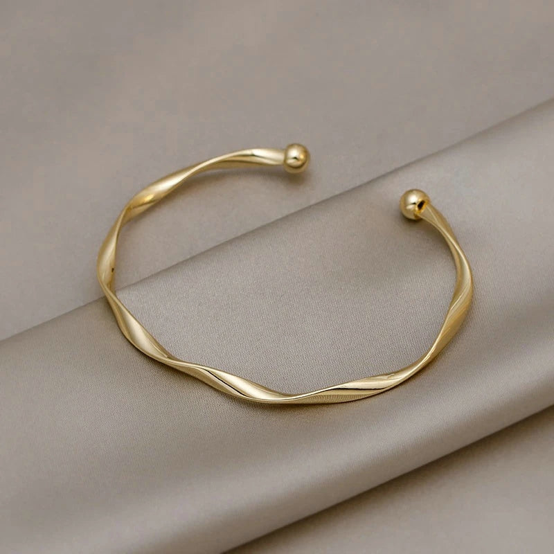 Personalized Classic Premium Retro Twisted Gold Color Metal Bracelet Women New Trend Girls Unusual Jewelry Gift Accessories