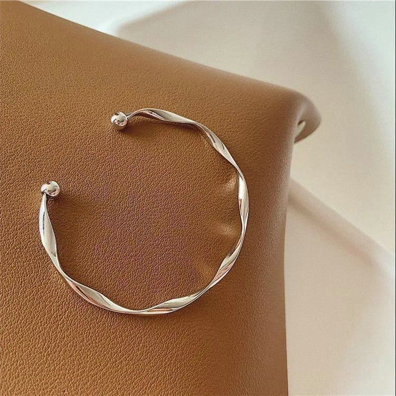 Personalized Classic Premium Retro Twisted Gold Color Metal Bracelet Women New Trend Girls Unusual Jewelry Gift Accessories