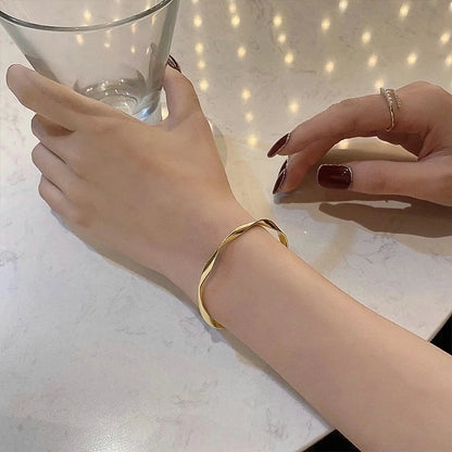 Personalized Classic Premium Retro Twisted Gold Color Metal Bracelet Women New Trend Girls Unusual Jewelry Gift Accessories